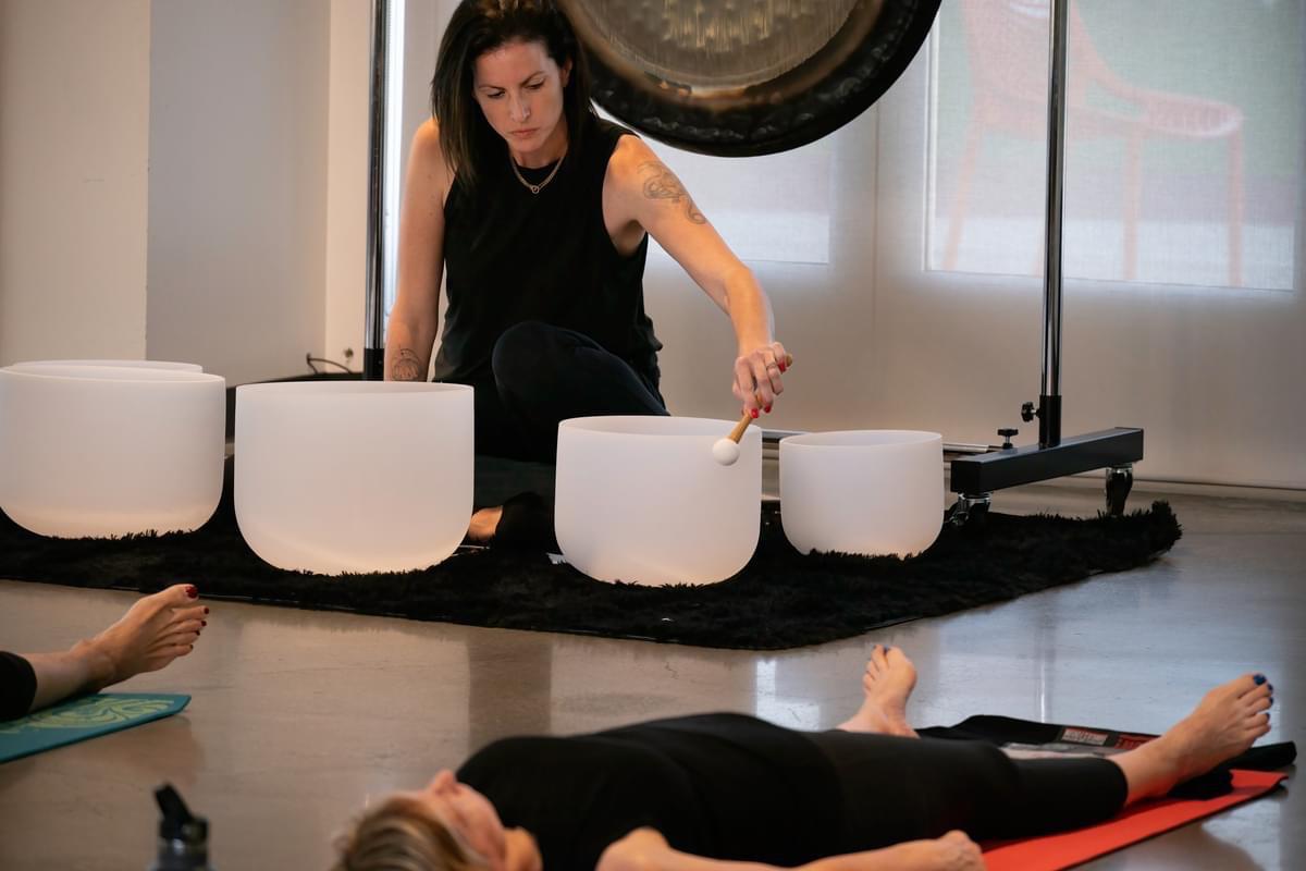 Sound bath training practitioner